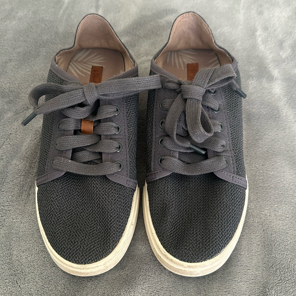 Olukai Women’s Pehuea Lī lightweight sneakers size 7